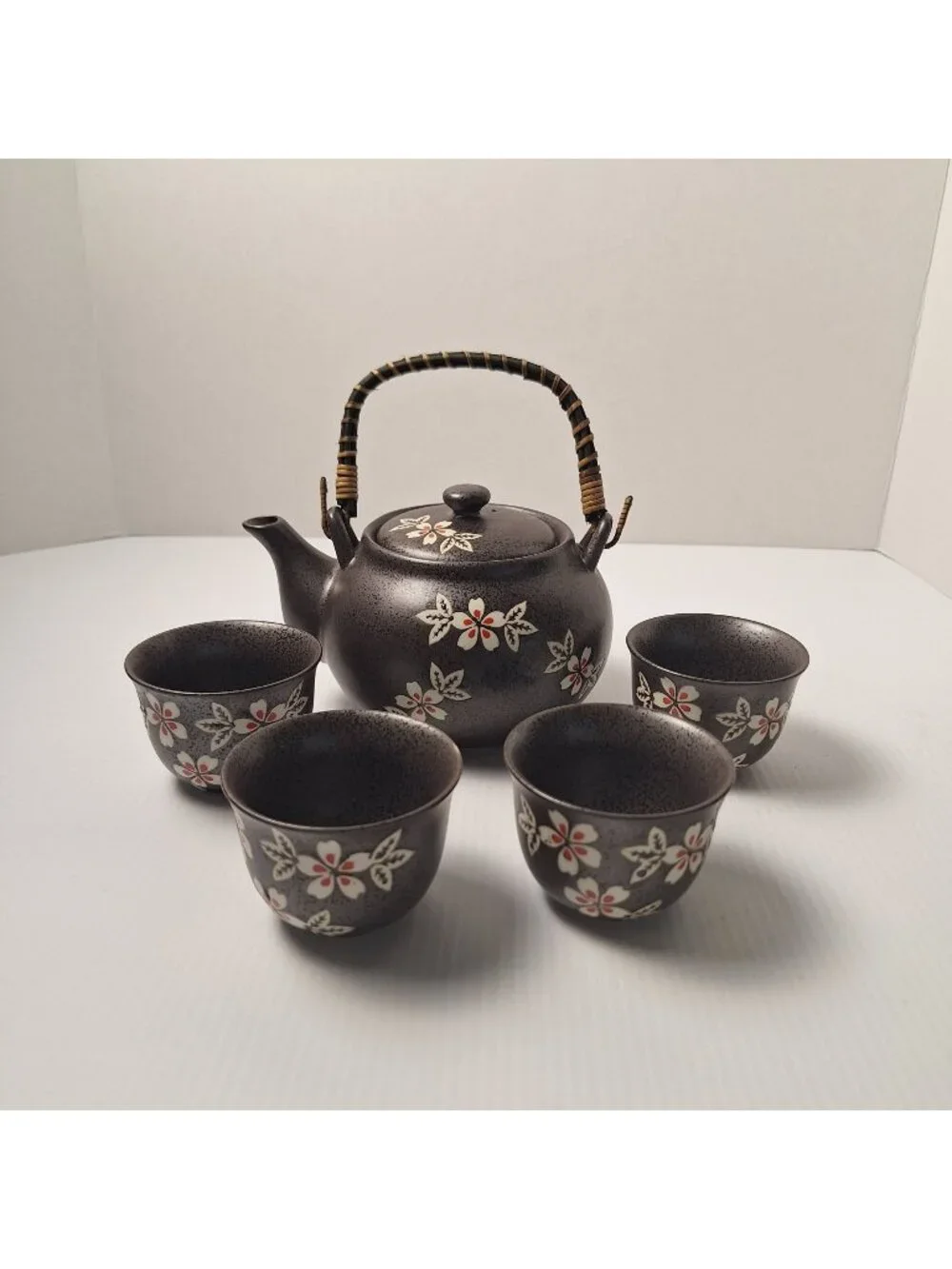 JAPANESE KUTANI WARE STRAINER CEREMONIAL SAKI STYLE TEAPOT CUPS PORCELAIN WICKER